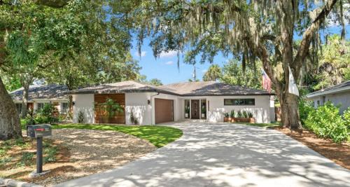 Beach Park Villa | Luxe Tampa Villa | Guest House with Resort Vibes