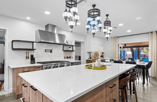 Temple Terrace House | Luxurious 6B/6.5Bath in Temple Terrace | Screened Heated Pool I Sleeps 16
