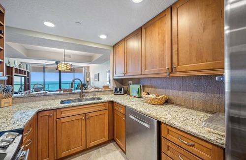 Sand Key Condo | 🩱Luxurious CBC 1-18C: Beach Front Condo | Heated Pool | Gym | Pickleball | Sauna | Hot Tubs!