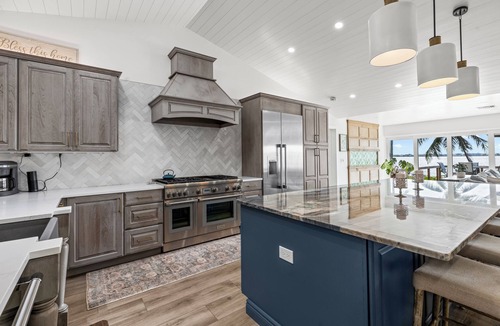 Rio House | Luxurious Dockside Jensen Home with Guest House
