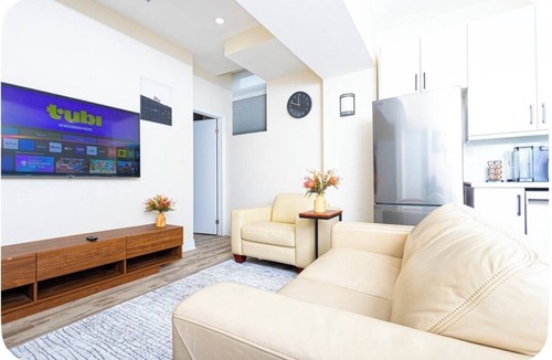 New Tecumseth House | Luxurious Modern Suite in Alliston