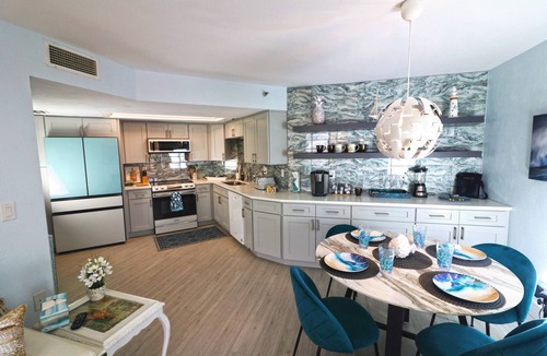 Daytona Beach Shores Condo | Luxury 2 bd 2 ba Beach Front - Top-Floor, Golf, pools, hot tub, walk to grocery