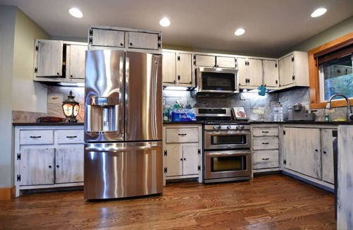 Mineral Bluff Cabin | Luxury 3BR Mountain Retreat Hot Tub Sauna Pet-Friendly 2 Fireplaces