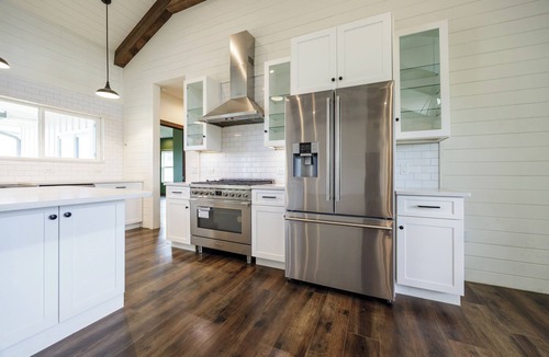 Alachua House | Luxury 6ac Estate: Barn & Dog Yard. WEC/UF/Springs