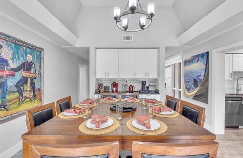 Gainesville House | Luxury 6BR Home Near UF & Downtown
