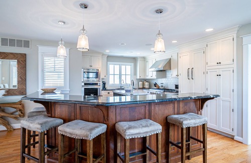 Avalon House | Luxury Avalon Beach Block 6BR/5.5BA with Heated Pool & Hot Tub & Putting Green!