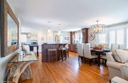 Avalon House | Luxury Avalon Beach Block 6BR/5.5BA with Heated Pool & Hot Tub & Putting Green!