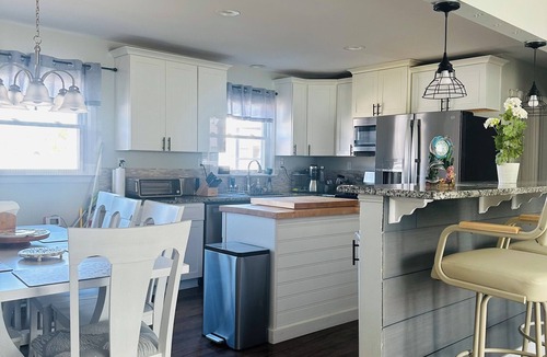 Villas House | Luxury Bayside House Near Cape May Beach with Hot Tub