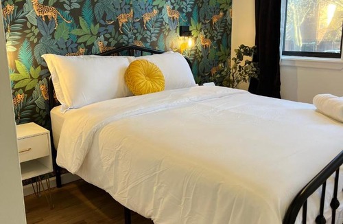 Jersey City Apartment | Luxury Boutique Home - 5 Beds 2 Baths 25 minutes to NYC