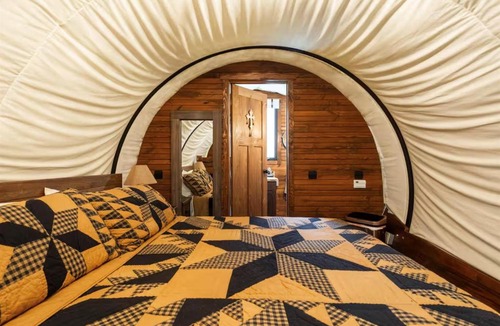Putnam Hall House | Luxury Covered Wagon, Rooterville Animal Sanctuary