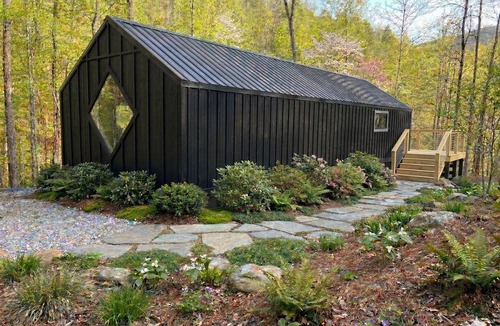 Marion Cabin | Luxury Creekside Cabin & Mountain Escape