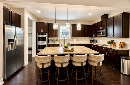 SoHo House | Luxury Family Retreat | Heated Pool, Grill, Pet Friendly