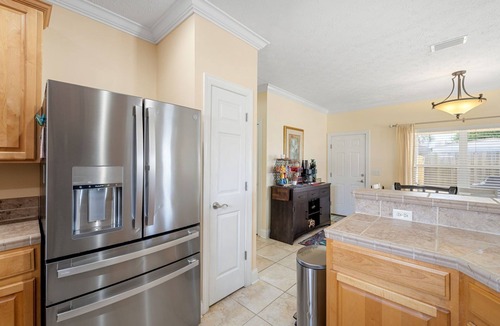 Holiday Beach House | Luxury Family Beach Retreat - 3 Stories, Steps to the beach. Sleeps 10