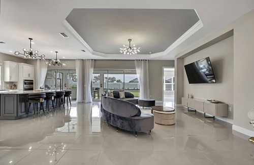 Braden River House | Luxury Florida Escape: Modern Home with Gourmet Kitchen & Outdoor Entertainment!