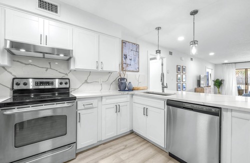Wesley Chapel Condo | Luxury Golf Retreat | Private Studio Suite & Water Views | Optional Saddlebrook Resort Amenities