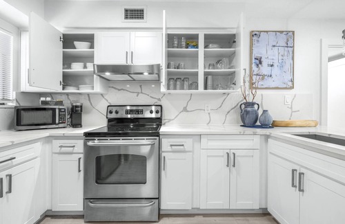 Wesley Chapel Condo | Luxury Golf Retreat | Private Studio Suite & Water Views | Optional Saddlebrook Resort Amenities
