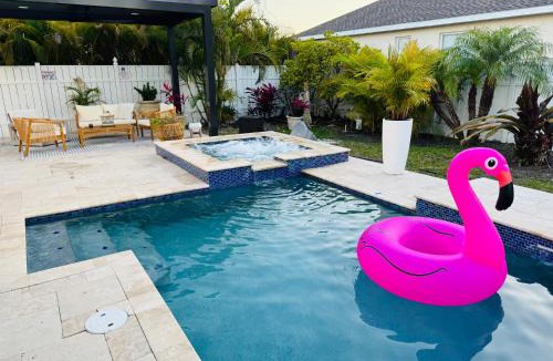 Trailer Estates House | Luxury Home W Heated Pool & Spa Near IMG & Siesta Key Beach