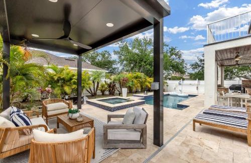 Trailer Estates House | Luxury Home W Heated Pool & Spa Near IMG & Siesta Key Beach
