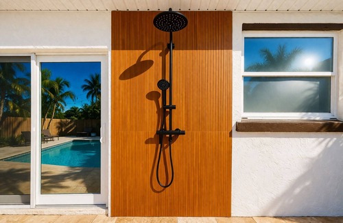 Saint Armands Key House | Luxury Lido Key Heated Pool & Game Room