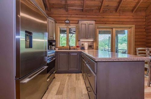 Cleveland House | LUXURY LOG CABIN WITH MOUNTAIN VIEW | HOT TUB
