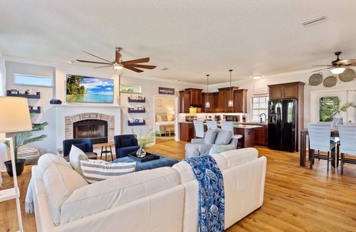 Palm Coast House | Luxury Palm Coast Beach Home w/Pool & Golf Cart