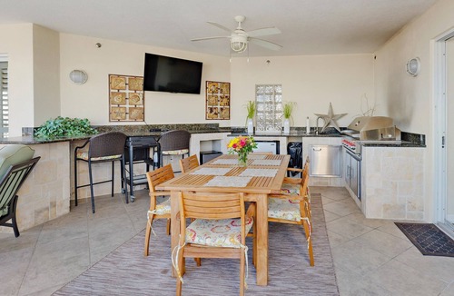 New Smyrna Beach Condo | Luxury Penthouse condo, steps to the beach! 4 Beds, 3.5 baths can sleep up to 15