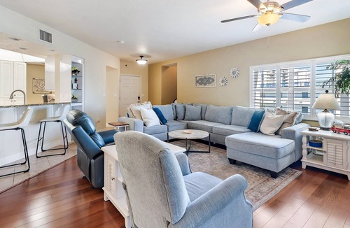 New Smyrna Beach Condo | Luxury Penthouse condo, steps to the beach! 4 Beds, 3.5 baths can sleep up to 15