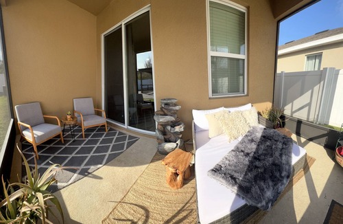 Ruskin House | "Luxury Pergola Oasis with Hot Tub"