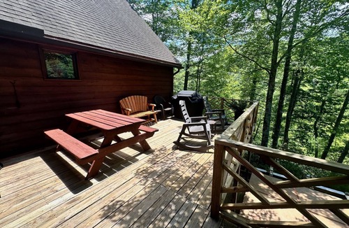 Deep Gap Cabin | Luxury Powder Horn Mountain Cabin w/Hot Tub + Full Resort & Pool Access!