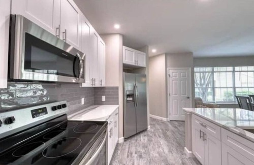 Clearwater Condo | Luxury Renovated Condo 10min Clearwater Beach