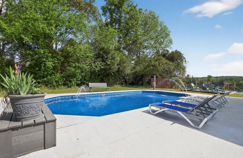 Augusta House | Luxury Riverfront Escape~Pool~BoatSlip~Kayaks~BBQ