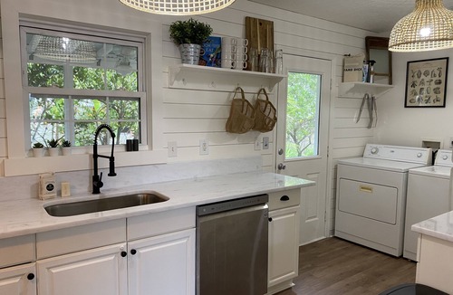 Lincolnville Apartment | Luxury Sunset, Marsh View, New Remodel, Easy Walk To Old Town #B
