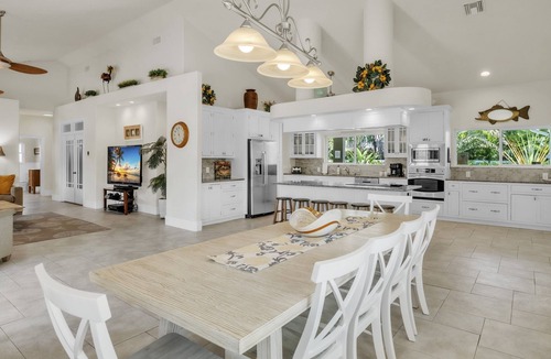 Holmes Beach Villa | Luxury Villa · Heated Saltwater Pool & Spa · Steps to Beach