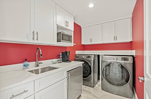 Jacksonville Beach House | Luxury Villa 4 Bedrooms & 4.5 Bathrooms Easy Walk to Beach & Dining