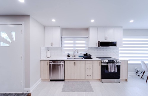Selwyn Cottage | Luxury waterfront cottage in Peterborough