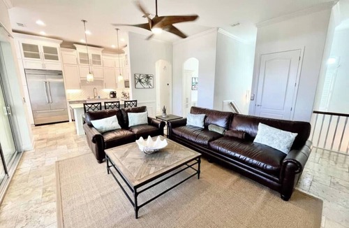 Homosassa House | Luxury Waterfront Pool Home w/spa & deep canal