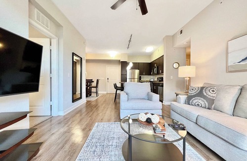 Carver City - Lincoln Gardens Apartment | Luxury Westshore Living, Work Desk, Pet Friendly!