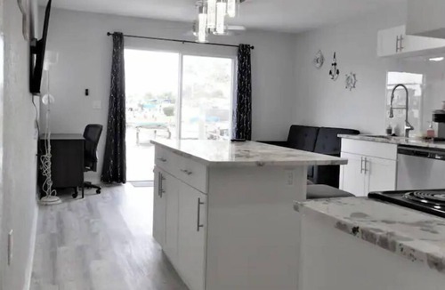 Madeira Beach Apartment | Madeira3 Waterfront & 2-3 minutes' Walktothe Beach