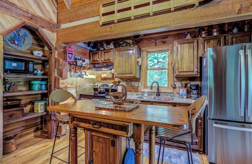 Sugar Grove Cabin | Magic Cabin with Private Petting Zoo and Hot Tub