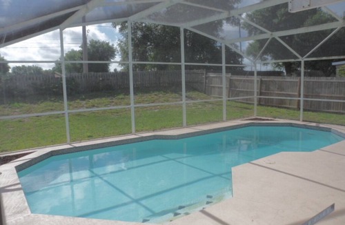 Loughman Villa | 🌈✨ Magical Pink Disney Getaway | Family Fun 🏊‍♀️ Pool 🅿️ 3BR/2BA 🛏️🛁