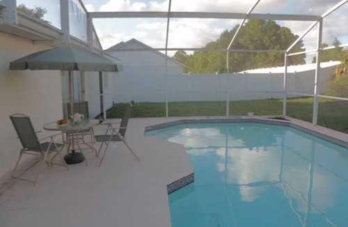 Loughman Villa | 🌈✨ Magical Pink Disney Getaway | Family Fun 🏊‍♀️ Pool 🅿️ 3BR/2BA 🛏️🛁