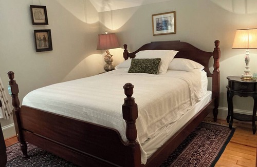 Oriental Bed & Breakfast | Magnolia House Bed & Breakfast