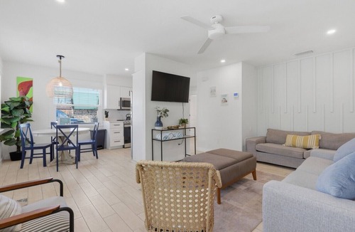 Ilexhurst House | Main St Gem! Walk to shops, dining & beach! +HEATED POOL AND SPA