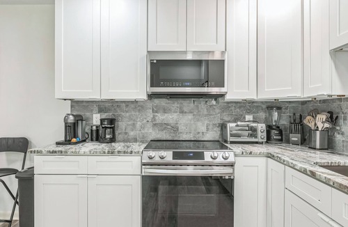 Southside House | Mandarin Retreat: Pool-Hot tub-King Bed-Smart Tvs