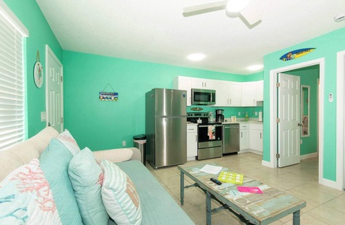 Madeira Beach Apartment | Margaritaville Across The Street From Beach Access