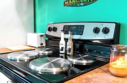 Madeira Beach Apartment | Margaritaville Across The Street From Beach Access