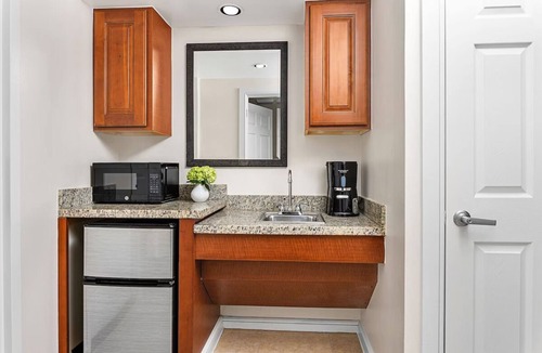 Williamsburg Resort | Marriott's Grande Vista resort in Orlando. 2 BR, 2 Bath, living rm, 1100 sqft.