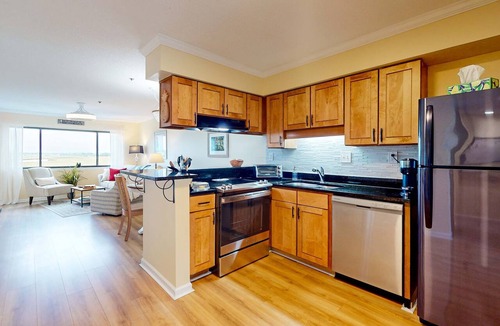 Folly Beach Condo | Marsh-view condo with on-site pool, tennis, & private balcony