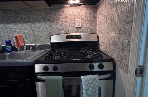 Elizabeth Apartment | Marvelous studio apartment with AC in vibrant Elizabeth