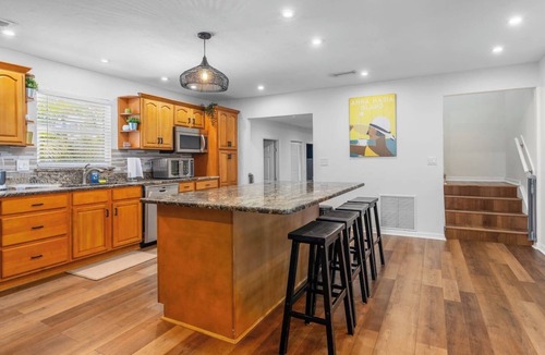 Bradenton House | Massive Beach House, 6BR 8BA, Heated Pool, Pickleball, Hot tub, Gym, Sleeps 22